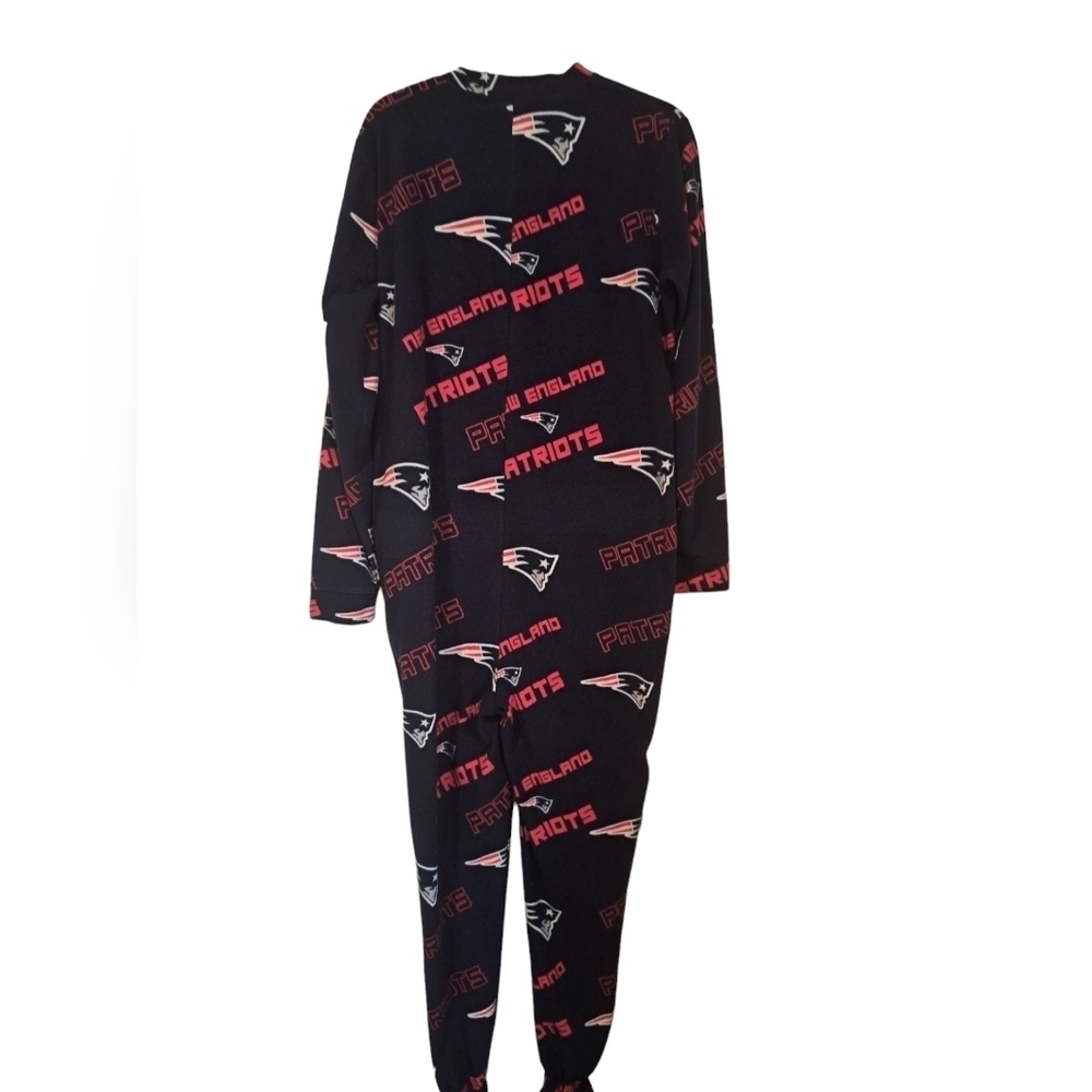 New England Patriots NFL Team Apparel Unisex Adult ONESIE footed GRIP Pajamas LG